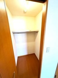 ウォークインクローゼット　※別部屋参考写真です。