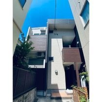グルージャ黒門の外観