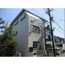 三進マンションの外観