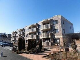 パインヒルズ参番館の外観