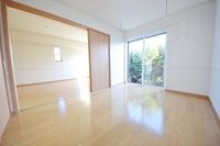 ☆窓もあって明るいリビングです☆