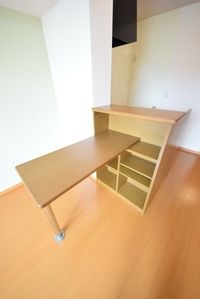 ★作り付けのテーブルは便利!★