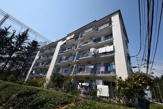 写真:京王淵野辺マンションE棟の外観