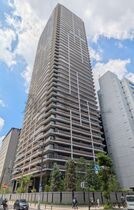 ローレルタワー堺筋本町の外観