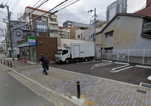 ファミリーマート 中津三丁目店