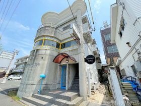 向山ハウスの外観