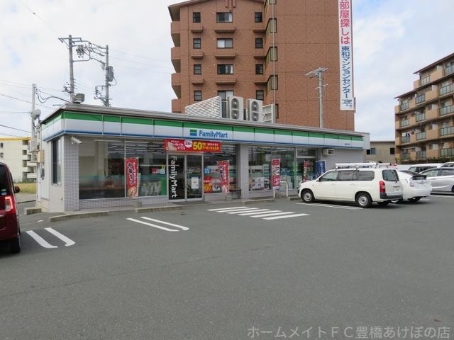 写真：ファミリーマート豊橋花中店