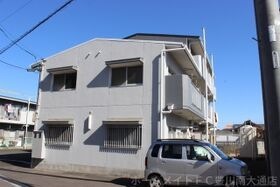 小松ドミール A棟の外観