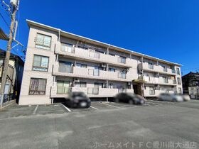 アーバンハイムINAの外観
