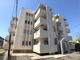 河上マンションの外観