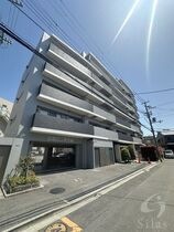 CRYSTAL SUITA TAKAHAMAの外観