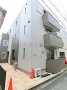 2016年9月築 軽量鉄骨造地上3階建て総戸数4戸 オートロック付光