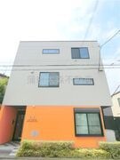 2020年4月築 鉄骨造地上3階建て総戸数14戸 東京都大田区下丸子1