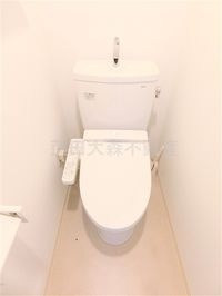 温水洗浄便座付きのトイレ