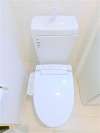 温水洗浄便座付きのトイレ