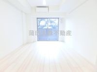 洋室8.1帖 クローゼット+上部吊戸棚で収納力有!