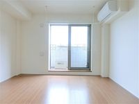 角部屋の洋室6.8帖 エアコン 室内物干し付!