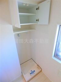 吊戸棚付きの洗濯機置き場