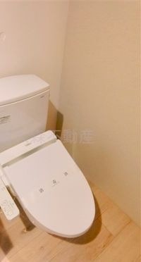 温水洗浄暖房便座付きのトイレ