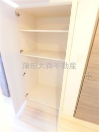 廊下トイレ脇の棚収納