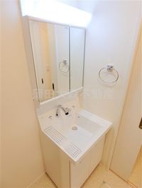 2面鏡の独立洗面台 洗面脱衣所