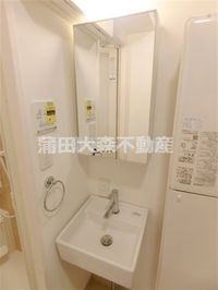 洗面脱衣所 鏡裏収納の独立洗面台