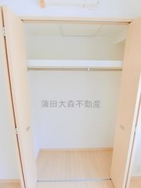 玄関正面の洋室5.7帖の収納 クローゼット