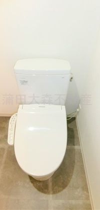 温水洗浄便座付きのトイレ