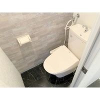 ウォシュレット付きで快適な環境です♪