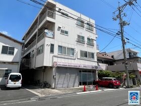栄能ビルの外観