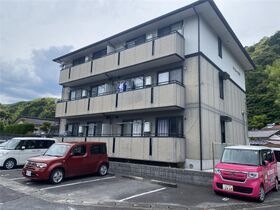 ハイカムール河内の外観