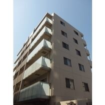 HOUSE PLUS ONEの外観
