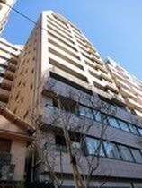 アトラスミオ浅草雷門の外観