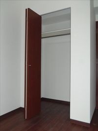 明るい色調の室内です