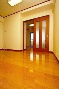 明るい色調の室内です