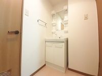 明るい洗面所です
