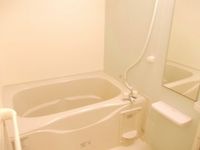 コンパクトで使いやすいお風呂です