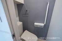 落ち着いた色調のトイレです