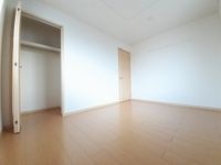 明るい色調の室内です
