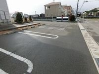 駐車場があるので、車を買う予定の方も安心です