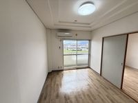 こちらの洋室で趣味の時間をお楽しみください