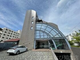 オーエムビルの外観