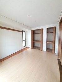 明るい色調の室内です