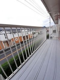開放的で明るい空間を演出してくれるバルコニーです