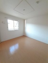 明るい色調の室内です
