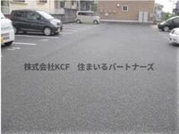 駐車場があるので、車を買う予定の方も安心です