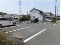 車をお持ちの方に嬉しい駐車場付きの物件です