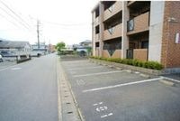 車をお持ちの方に嬉しい駐車場付きの物件です