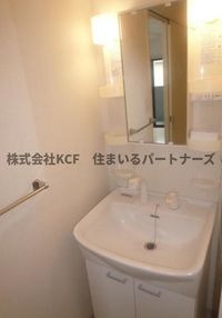 ゆったりとスペースのある洗面所