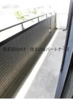 開放的で明るい空間を演出してくれるバルコニーです